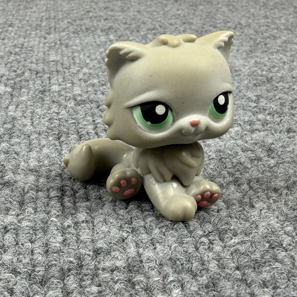 Hasbro Littlest Pet Shop Gray Persian Cat Figure #82 2007 Green Eyes LPS Toy