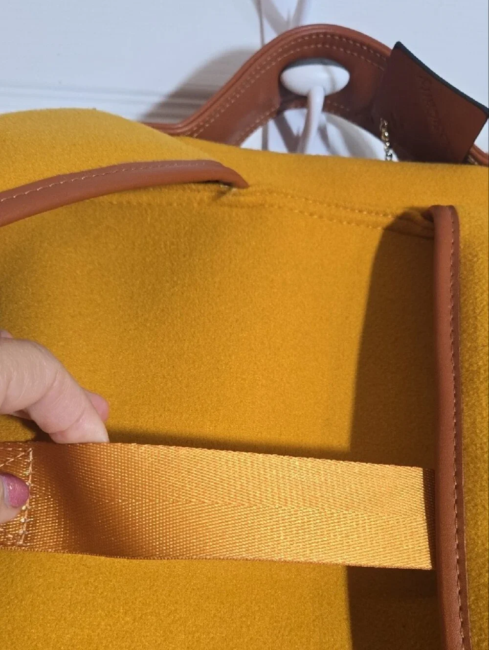Tote&Carry sleek yellow