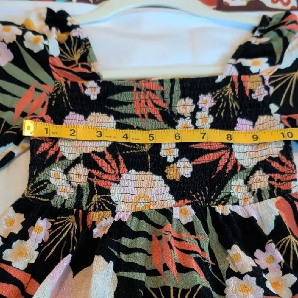Billabong floral smocked