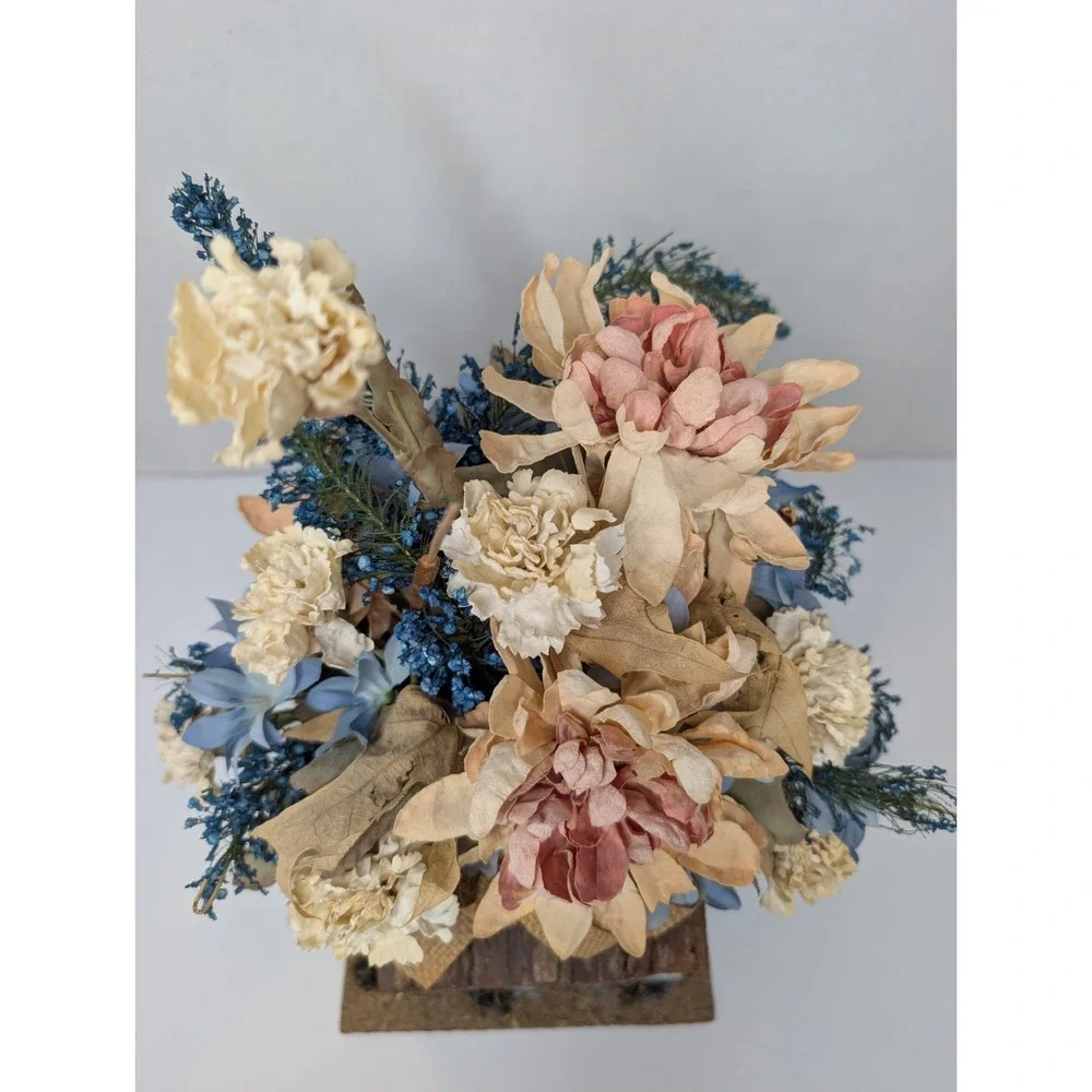 Flowers by Zoe add charming