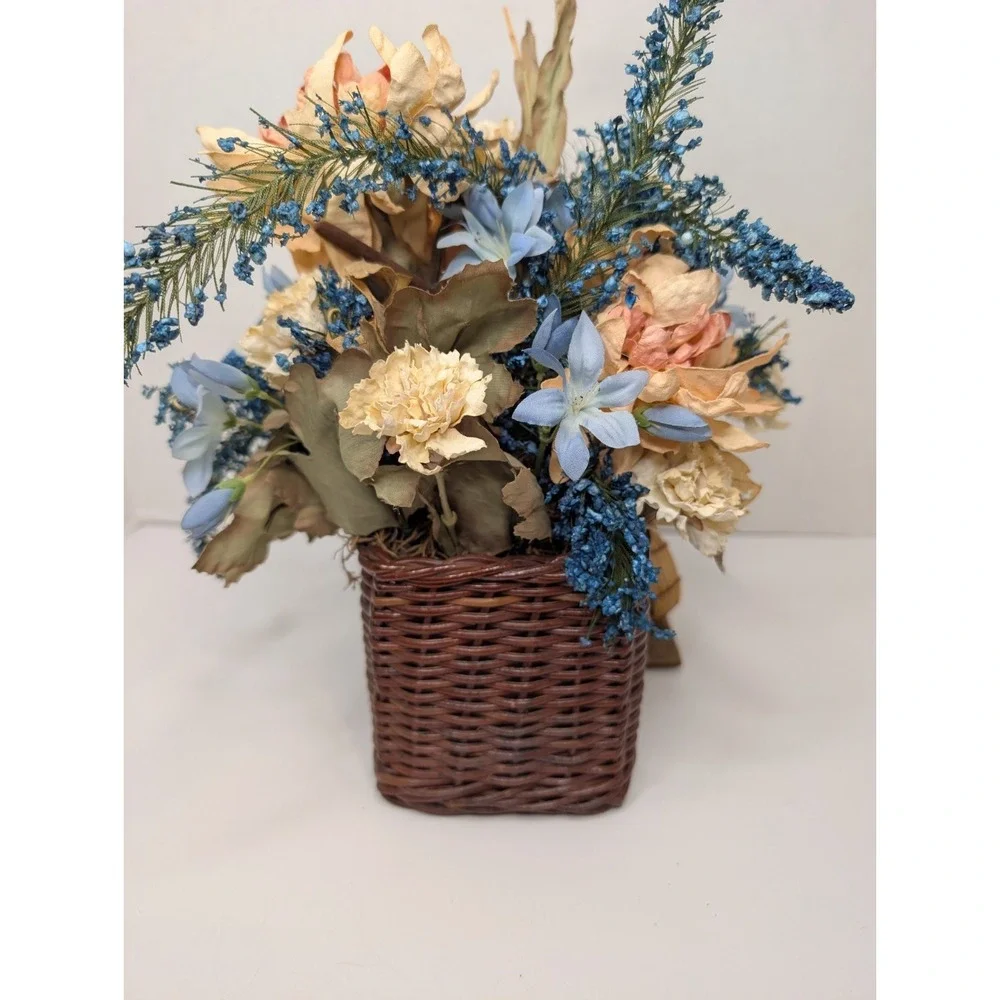 Flowers by Zoe add charming
