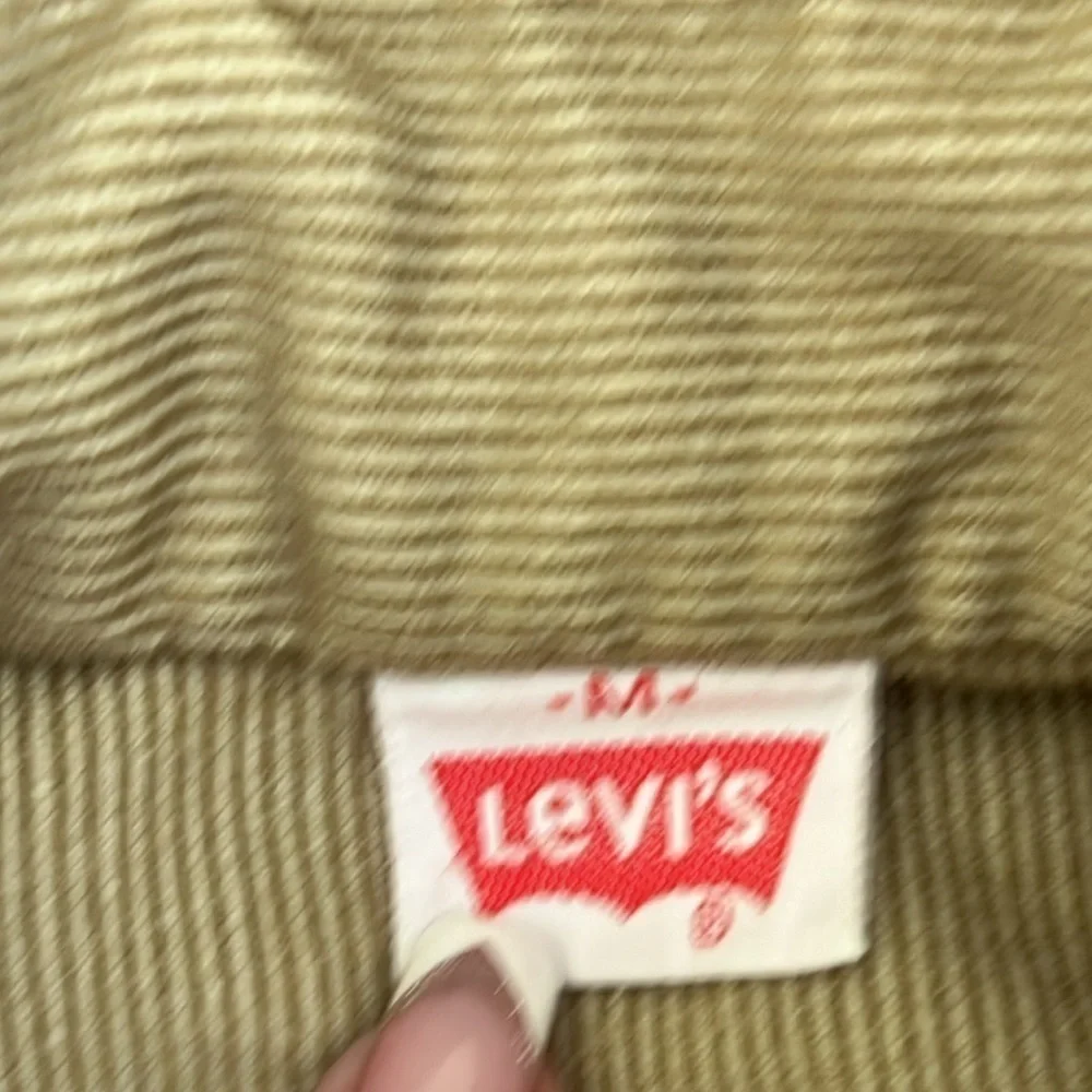 Levis levi’s tan