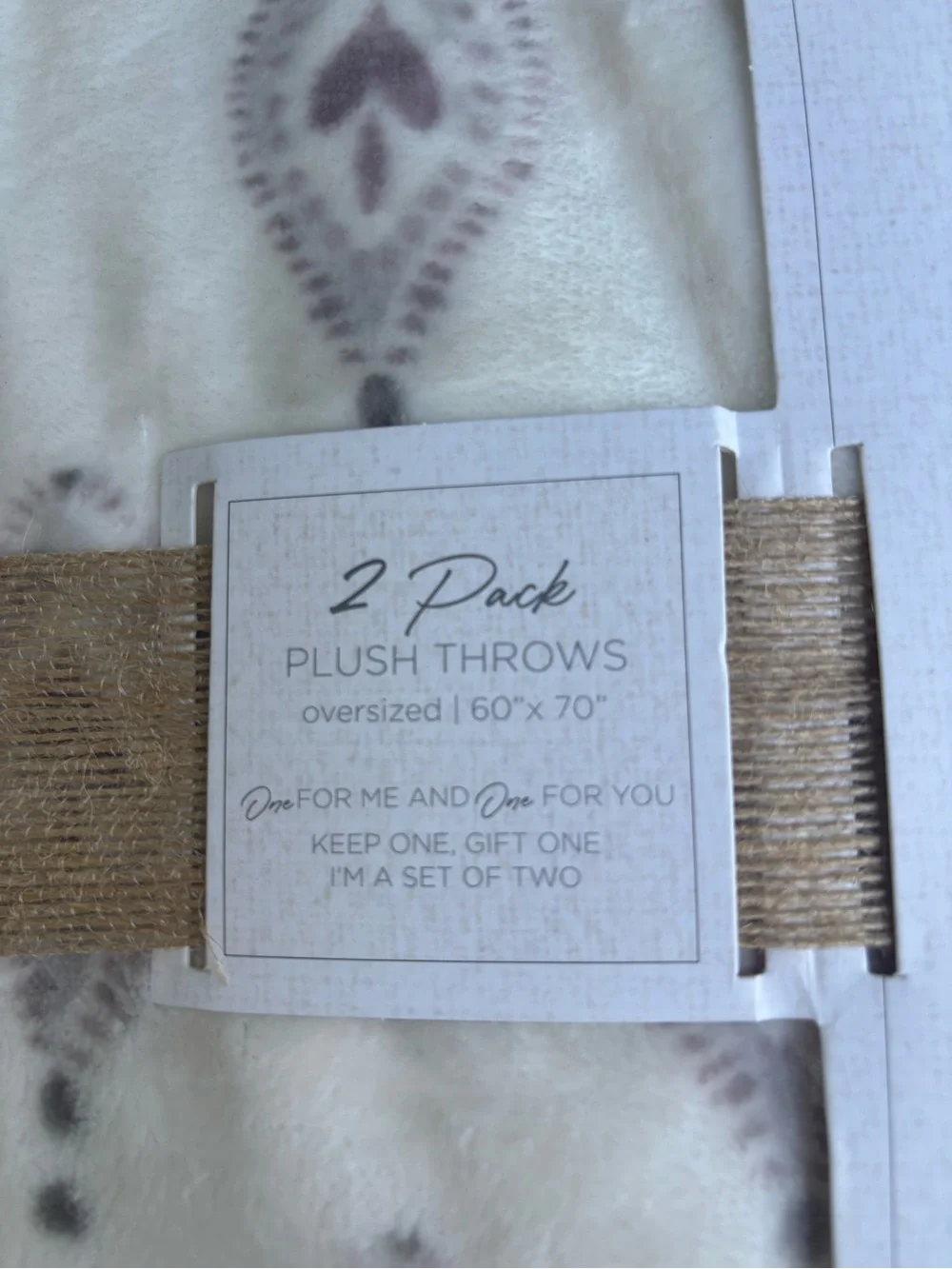 NWT Extra Soft Luxury Plush Throw Set in Cream and Brown (2-Pack) Honey + Lilah
