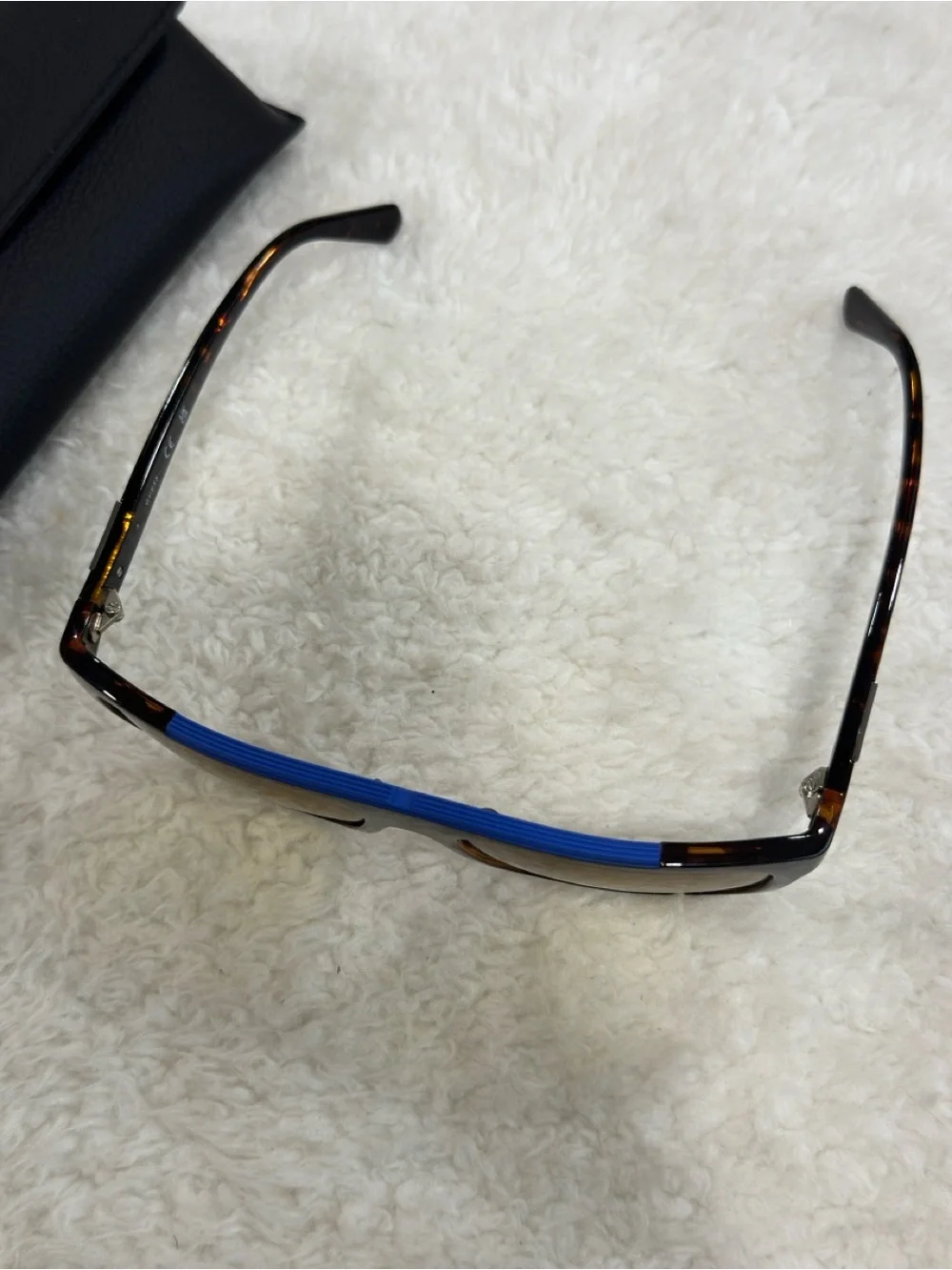 Guess stylish sunglasses