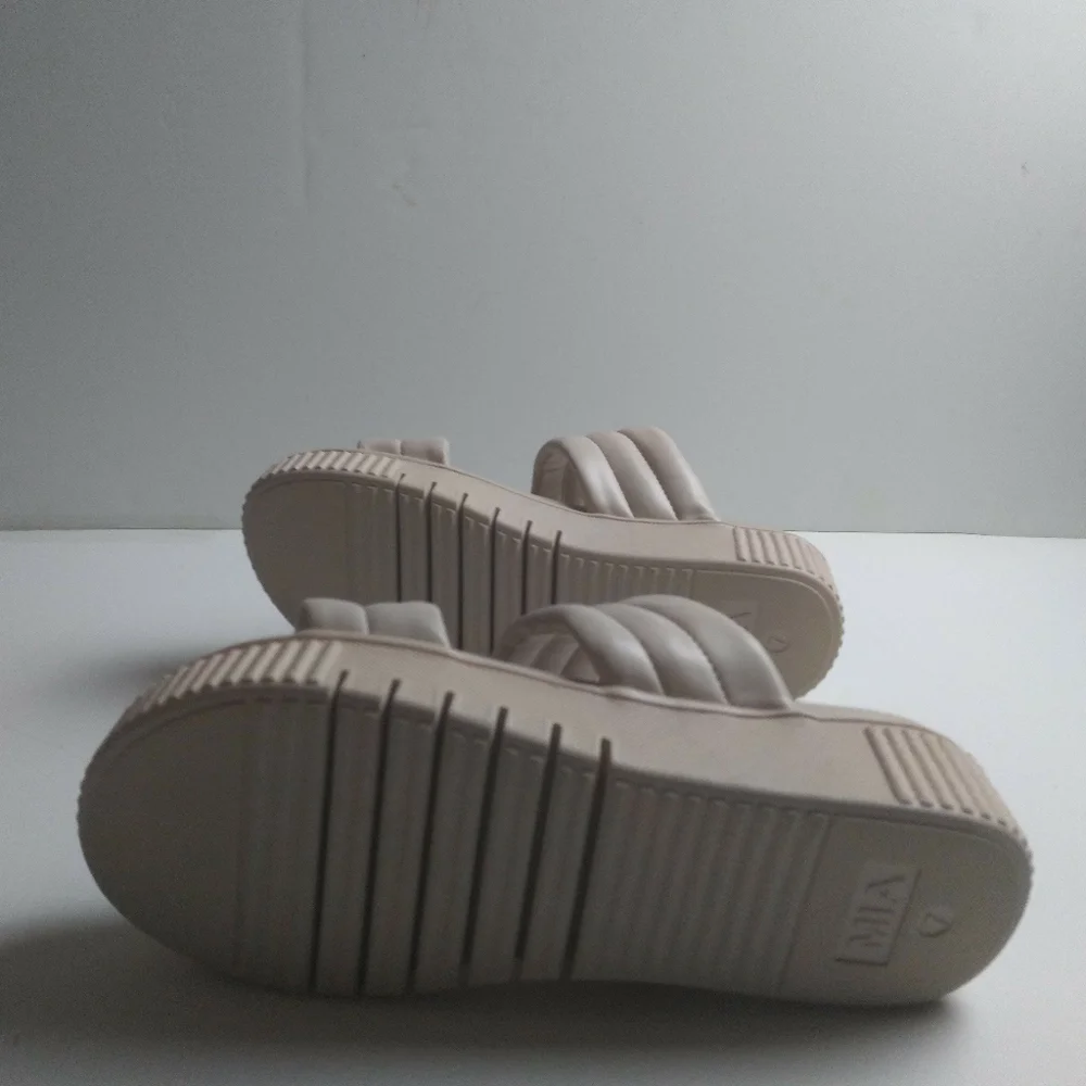 MIA leni platform