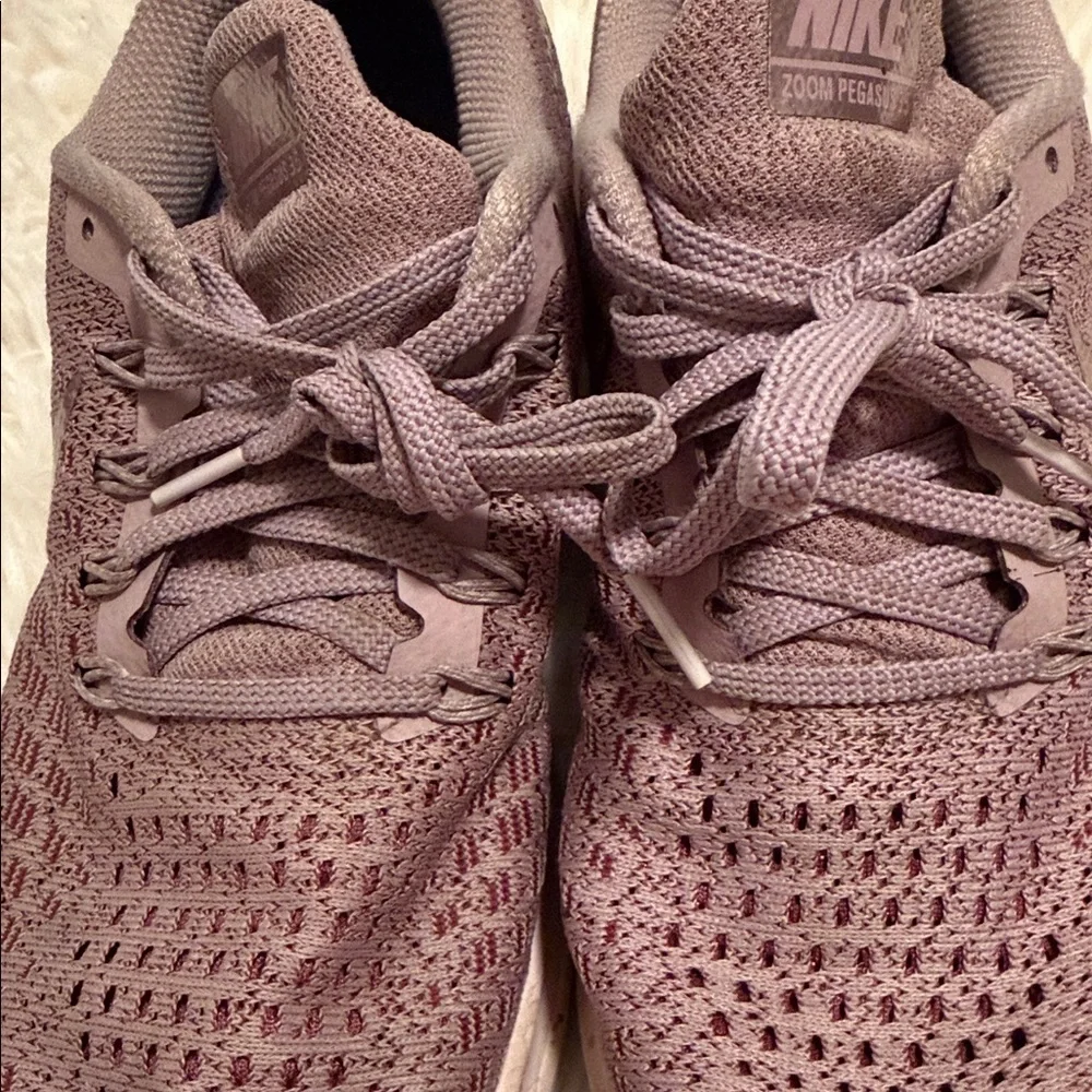Nike Air Zoom Pegasus 33 Pink Athletic Shoes - women’s size 8