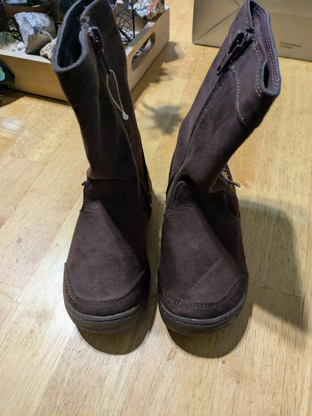 American Eagle By Payless cute dark