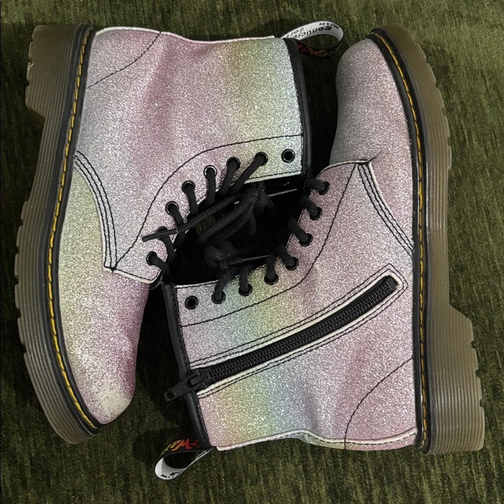 Dr. Martens iconic 1460 loop