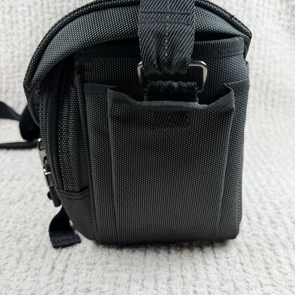 Nikon camera shoulder