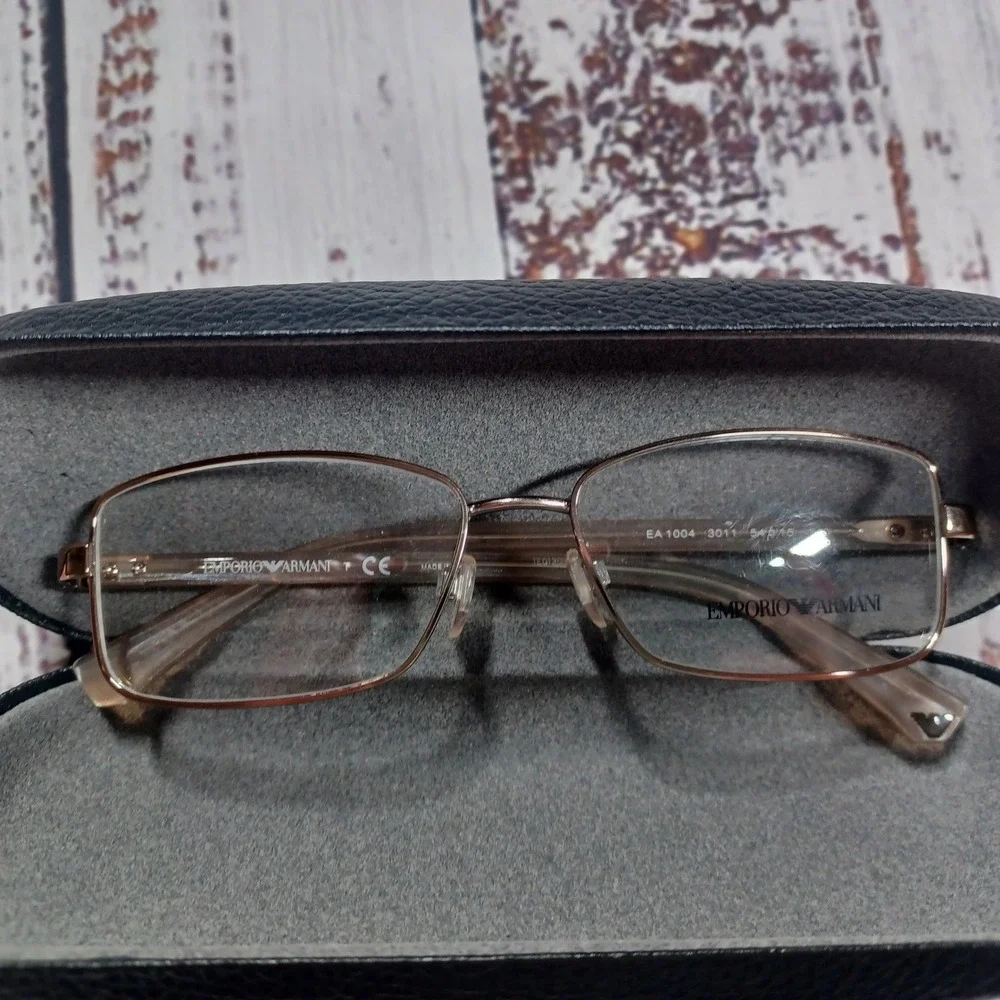 Emporio Armani accented case