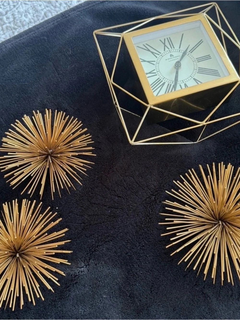 N/A elegant gold