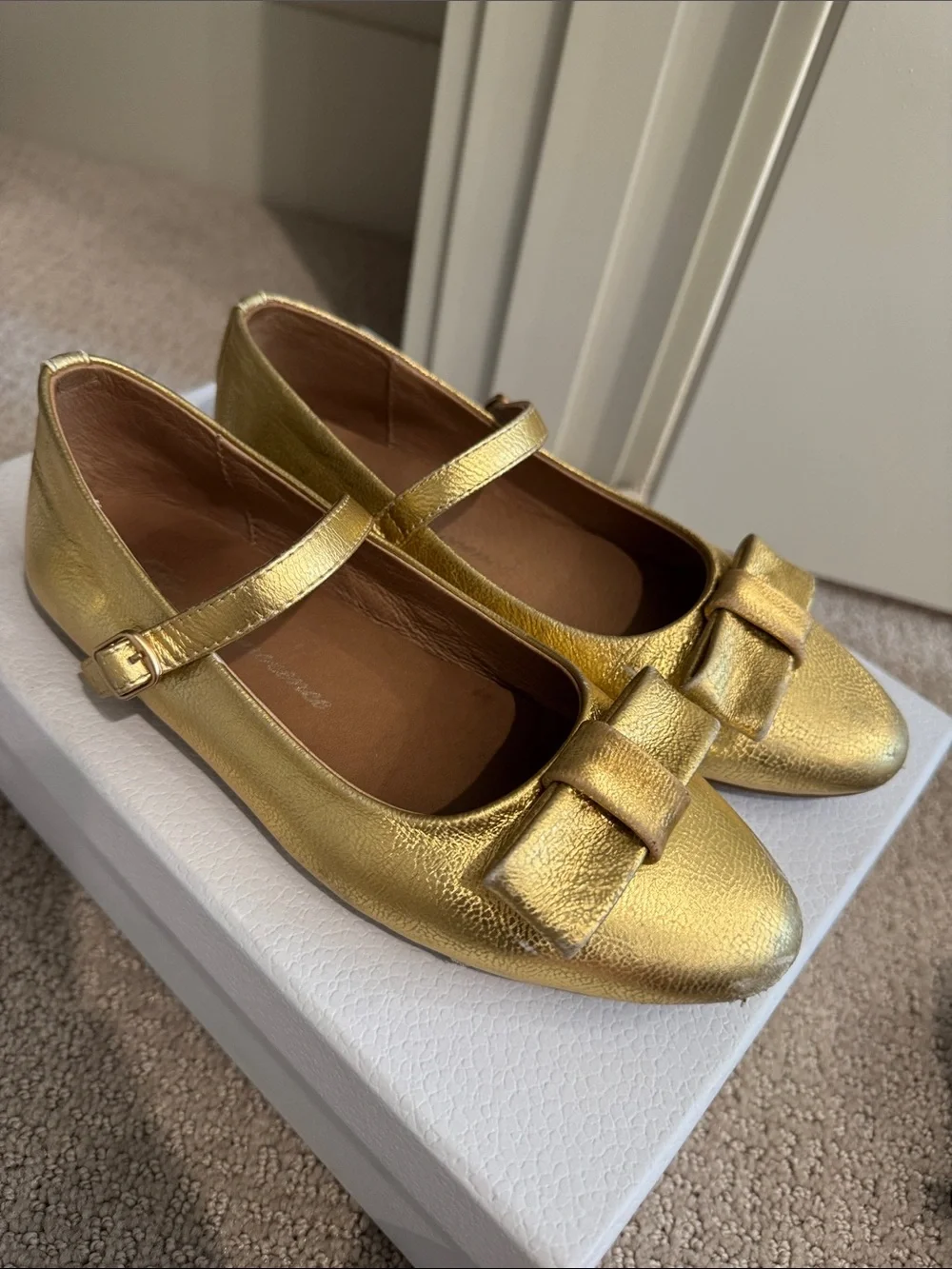 Age Of Innocence shiny gold