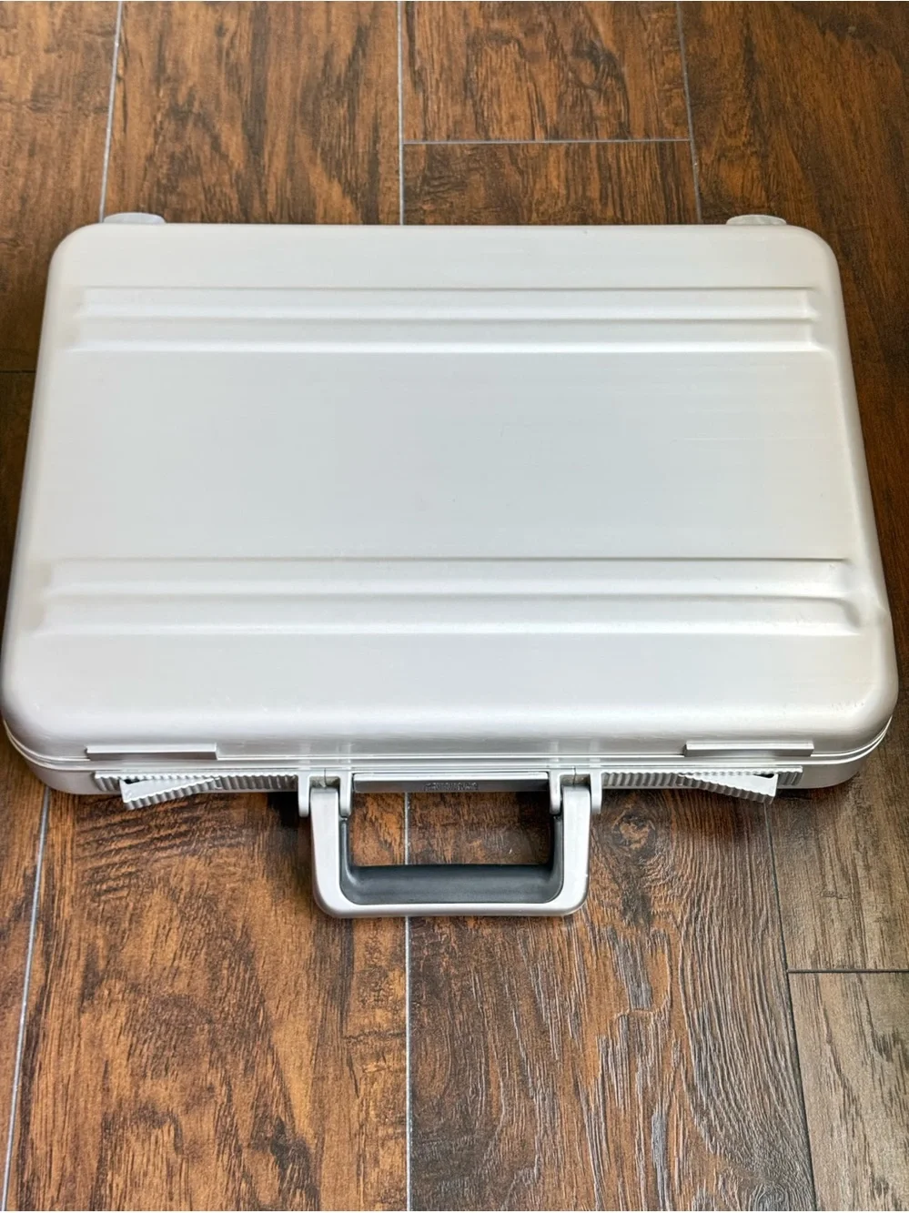 Vintage Zero Halliburton 2701 Aluminum Briefcase Silver Attache Case Paperwork