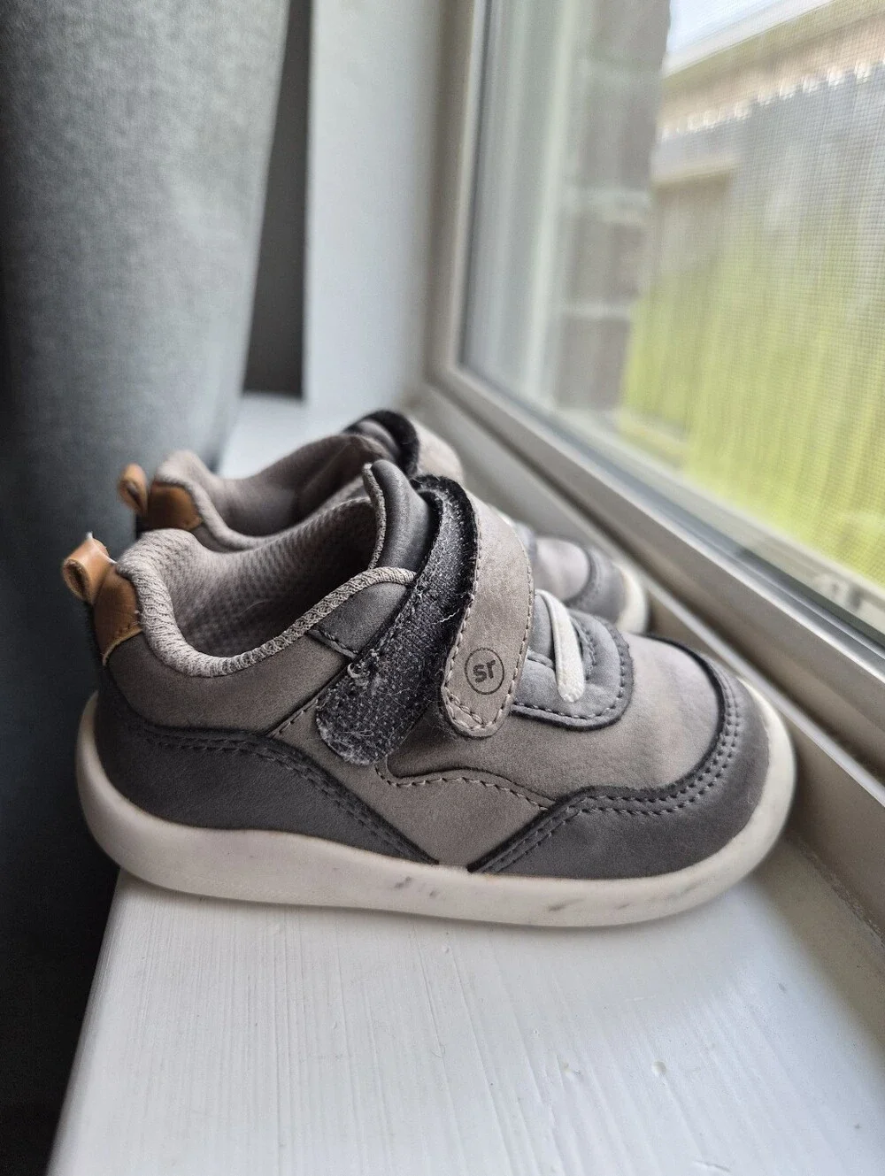 Stride Rite comfortable gray