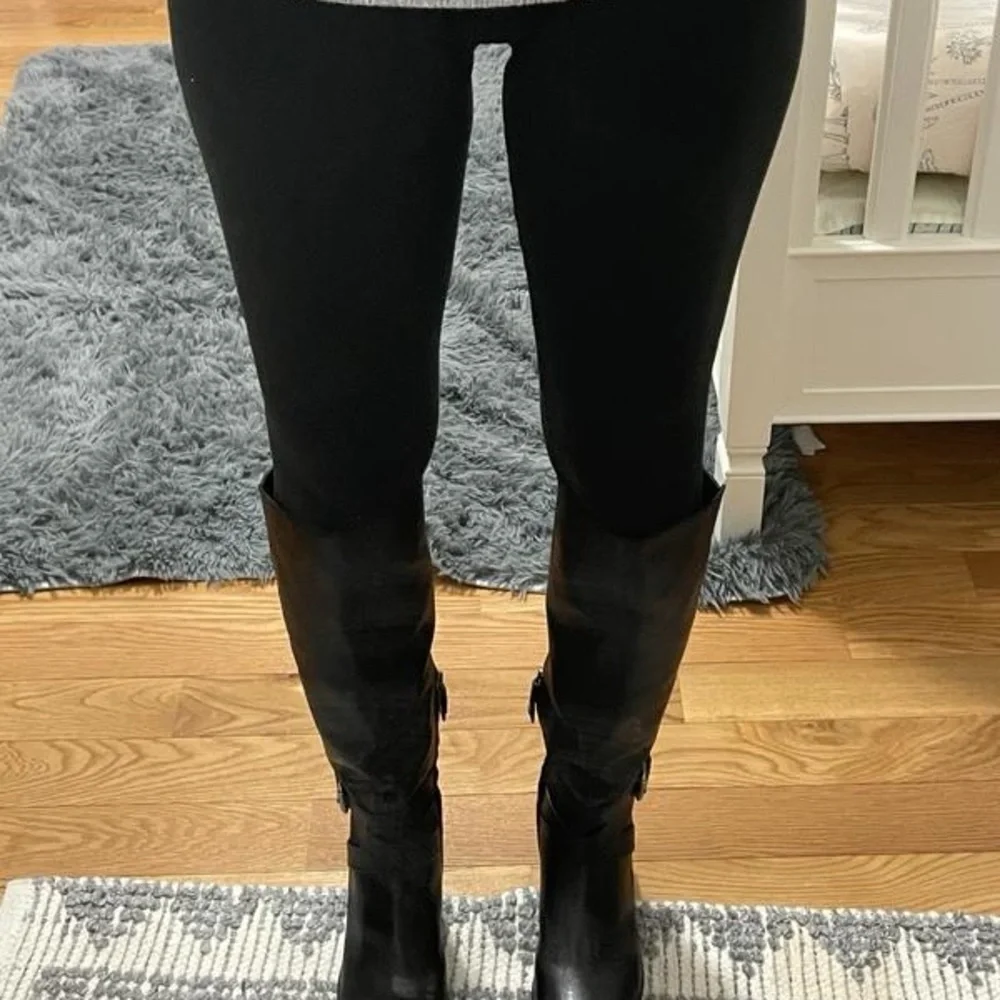 Sam Edelman chic over