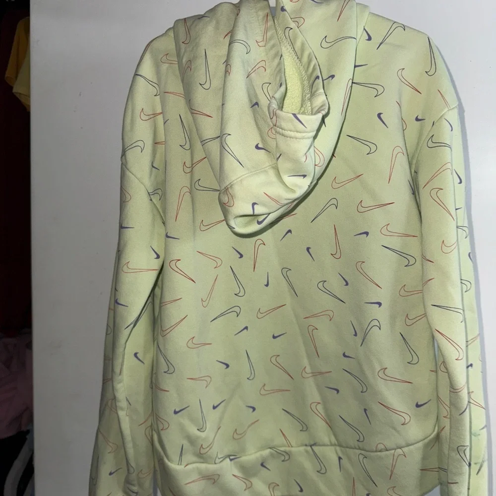 Nike light hood green