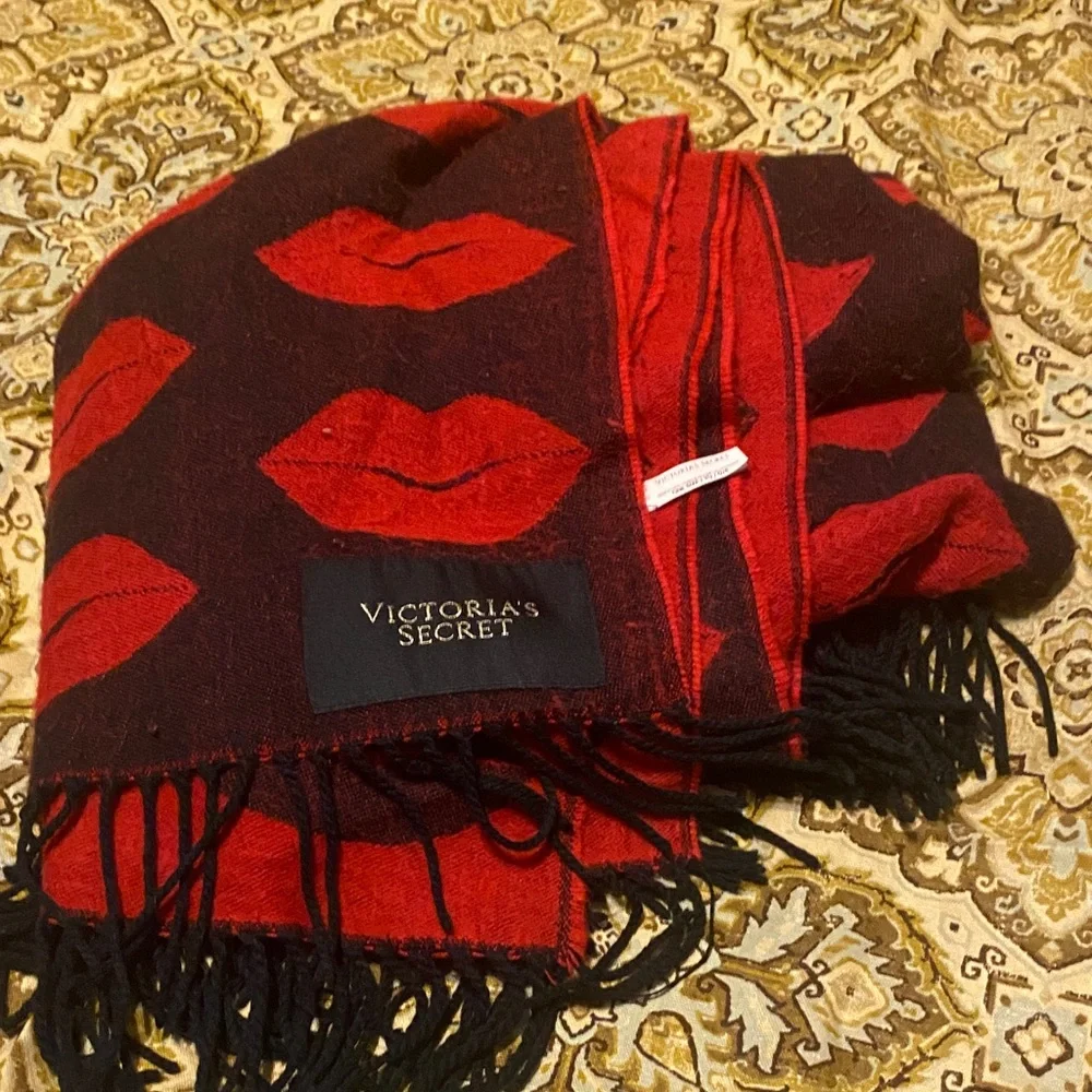 Victorias Secret stylish scarf