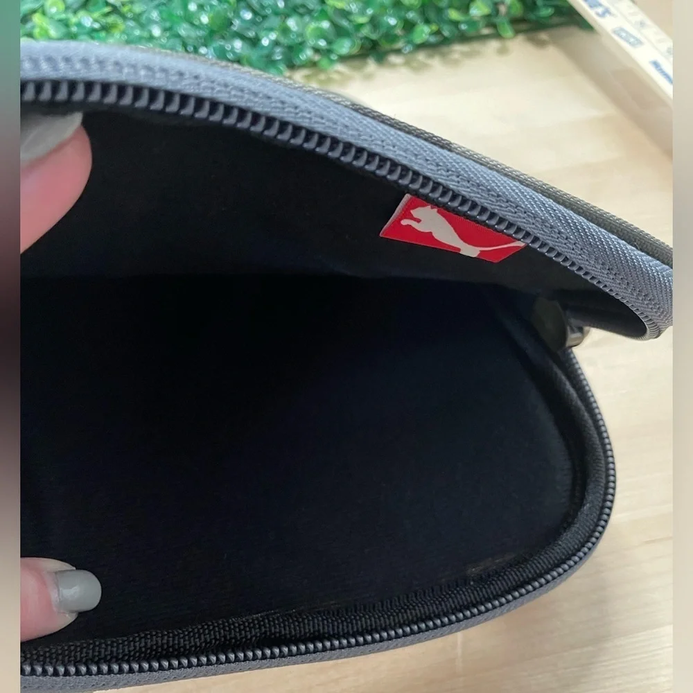 Puma zippered tablet
