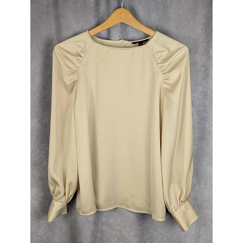 Banana Republic Womens Beige Ruched Shoulder Long Sleeve Satin Blouse Small-C153