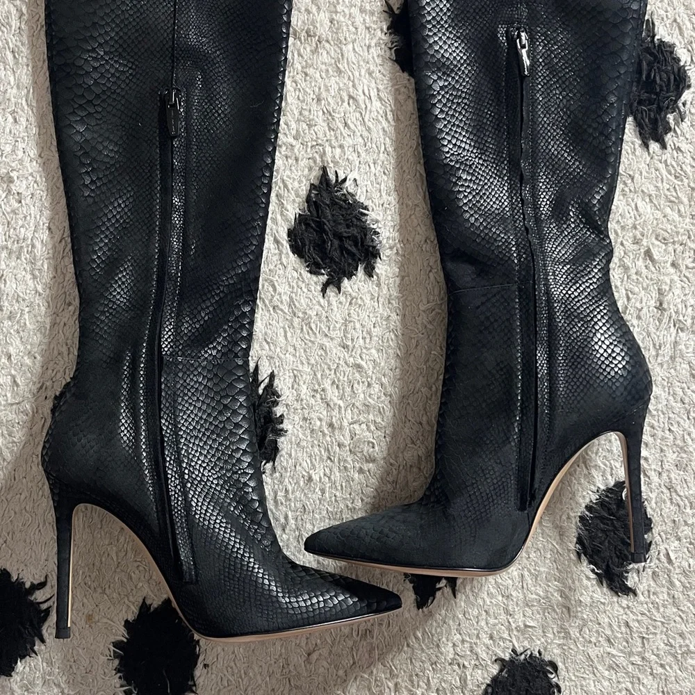 Gianvito Rossi size 37 Black Textured suede snake pattern Over-the-Knee Boots