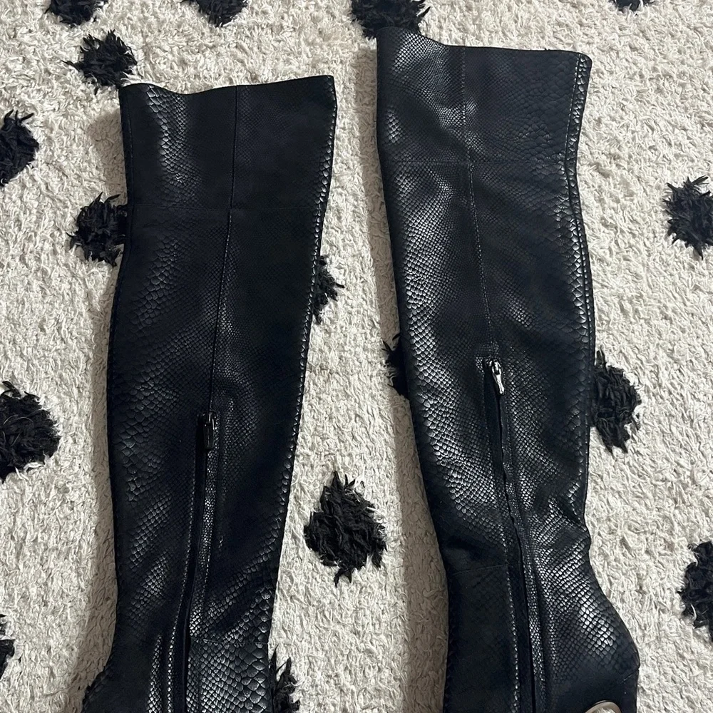 Gianvito Rossi size 37 Black Textured suede snake pattern Over-the-Knee Boots