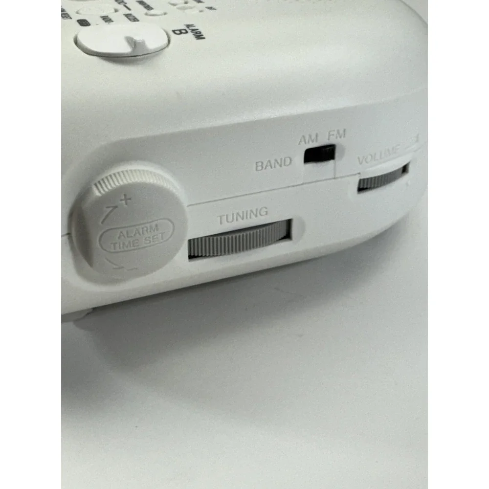 Sony Dream Machine Dual Alarm Clock Radio Model ICF-C318 AM/FM  - White TESTED