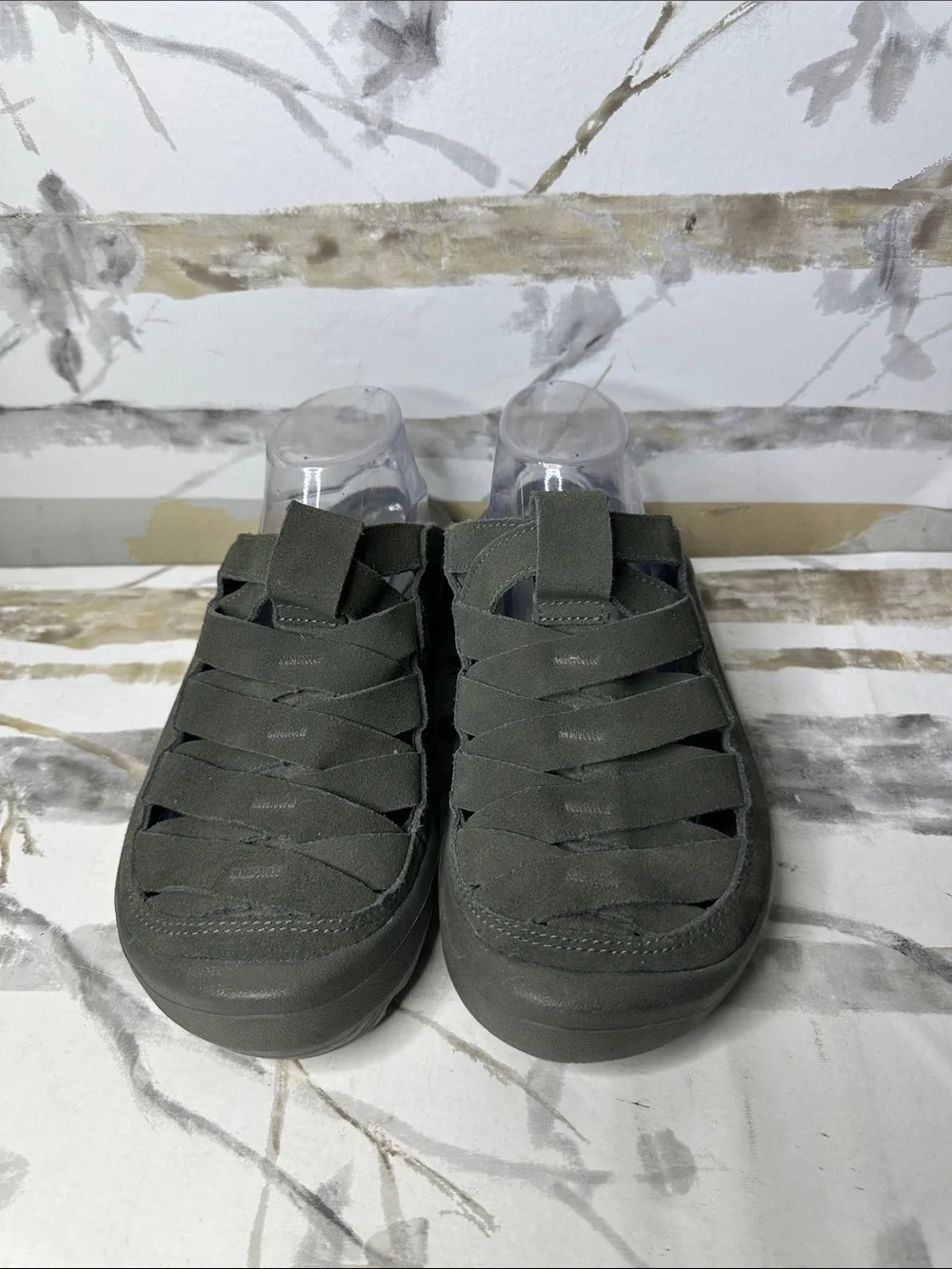 Oboz Footwear follow us