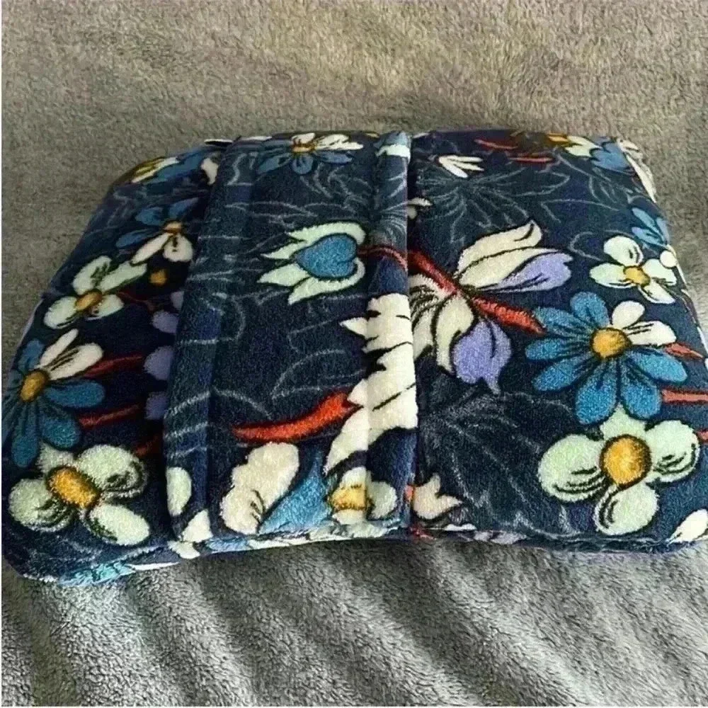 Vera Bradley make sure