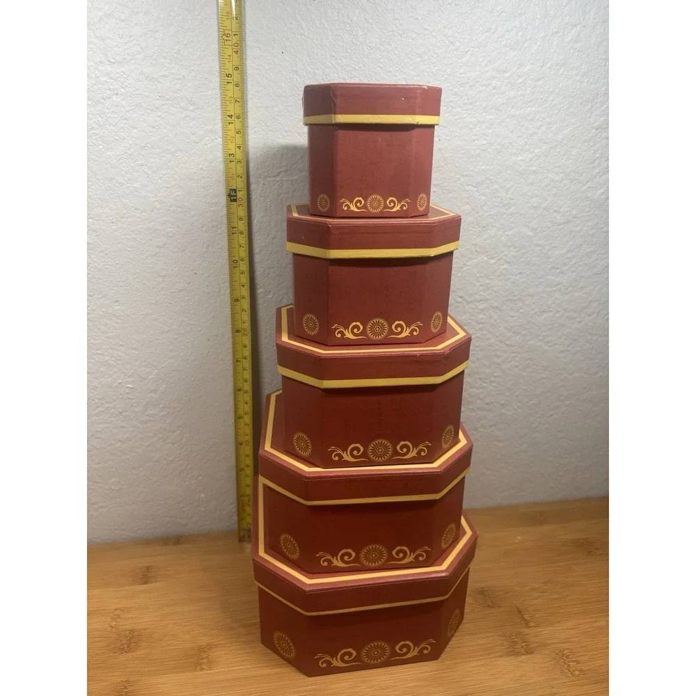 Broadway Basketeers hexagonal cardboard