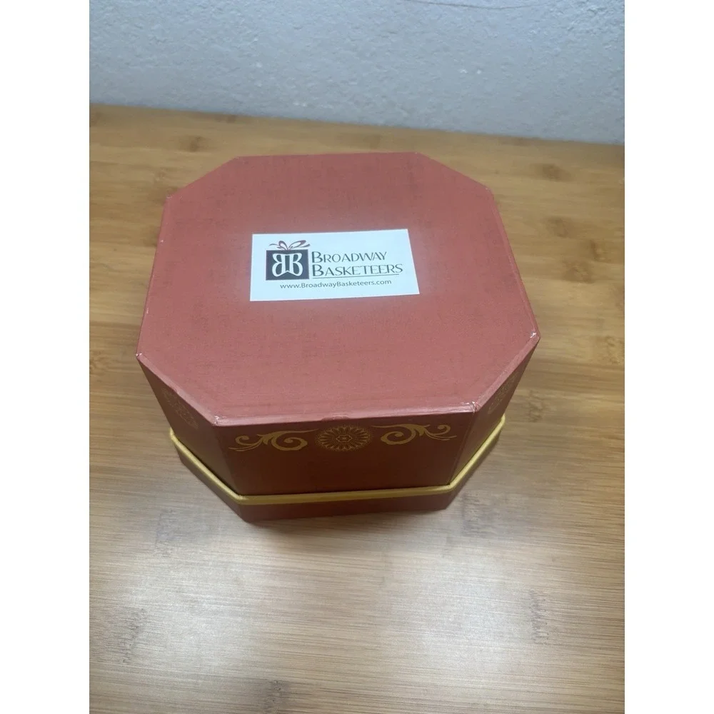 Broadway Basketeers hexagonal cardboard