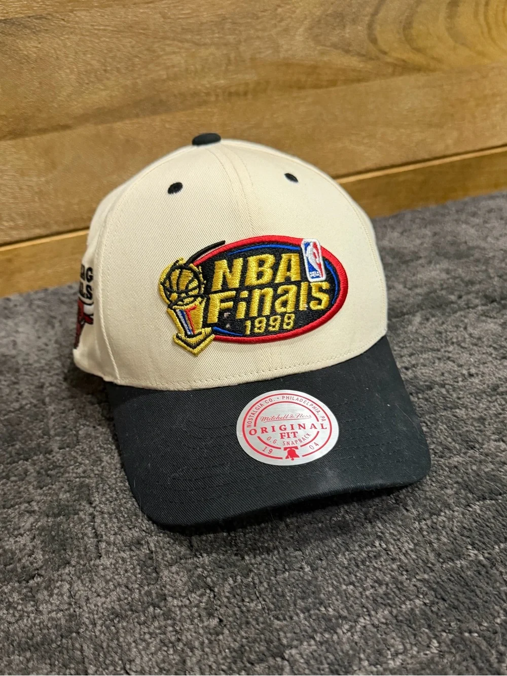 Mitchell & Ness Two-Tone NBA Finals 1998 Cap - Cream & Black