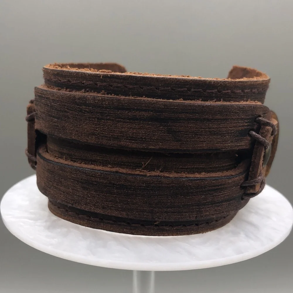 Artisan around wrist
