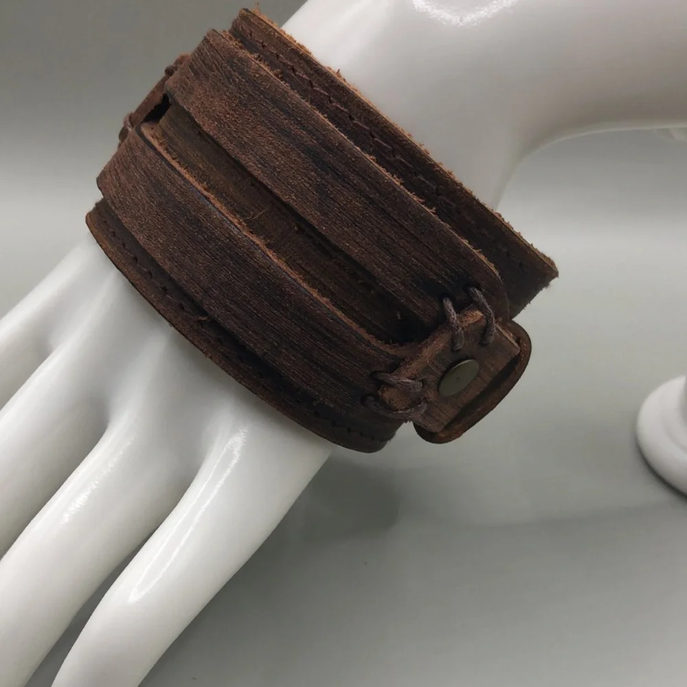 Artisan around wrist