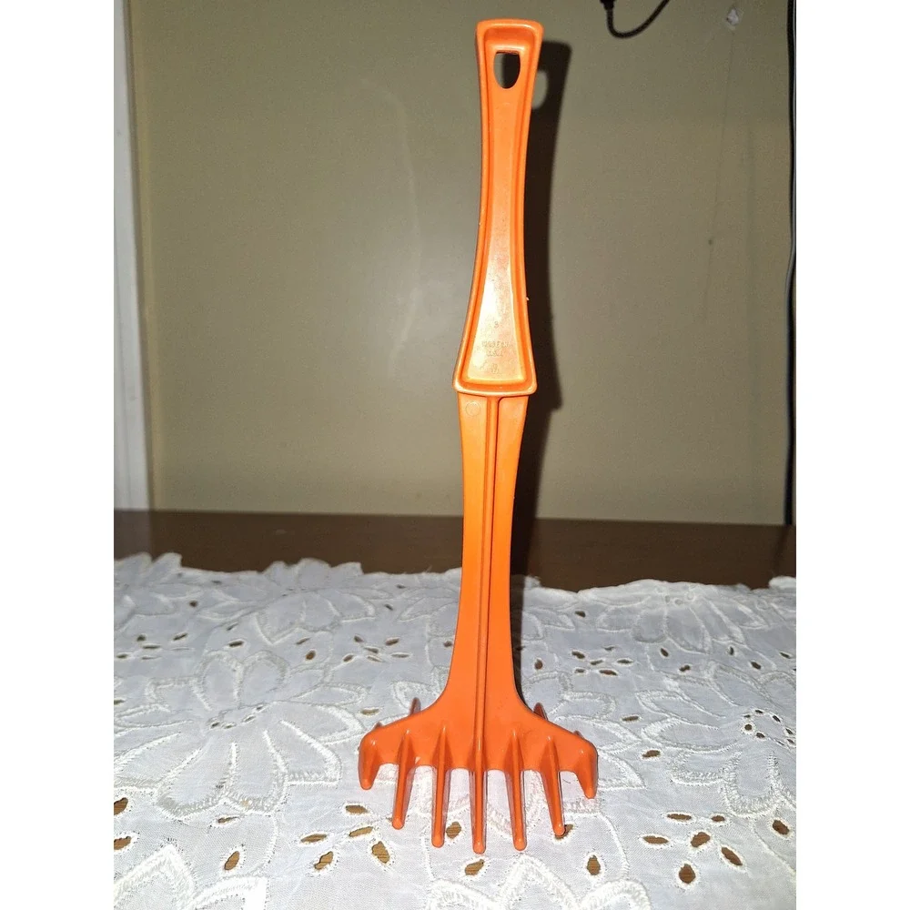 Tupperware vintage orange
