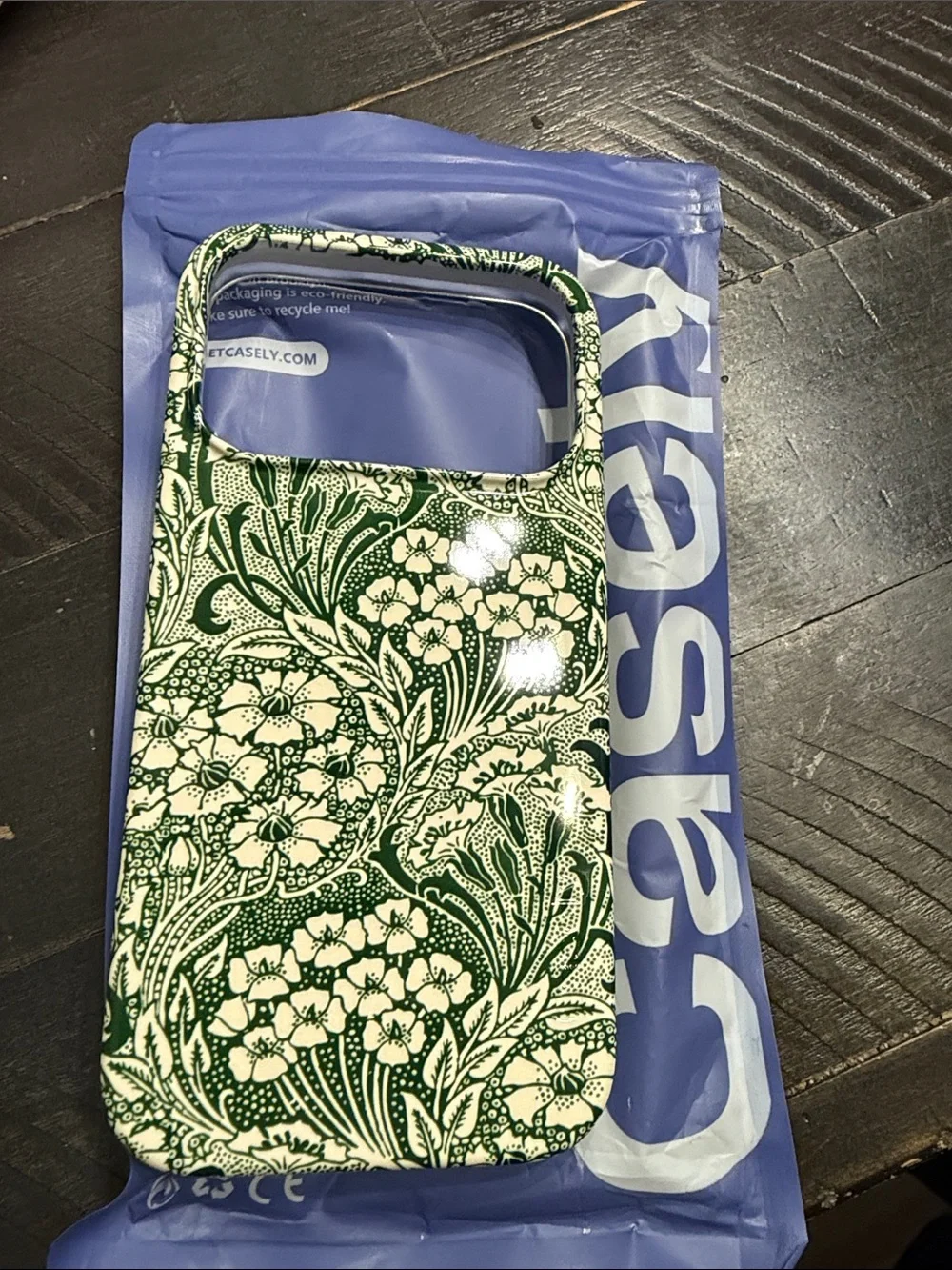 casely protective green