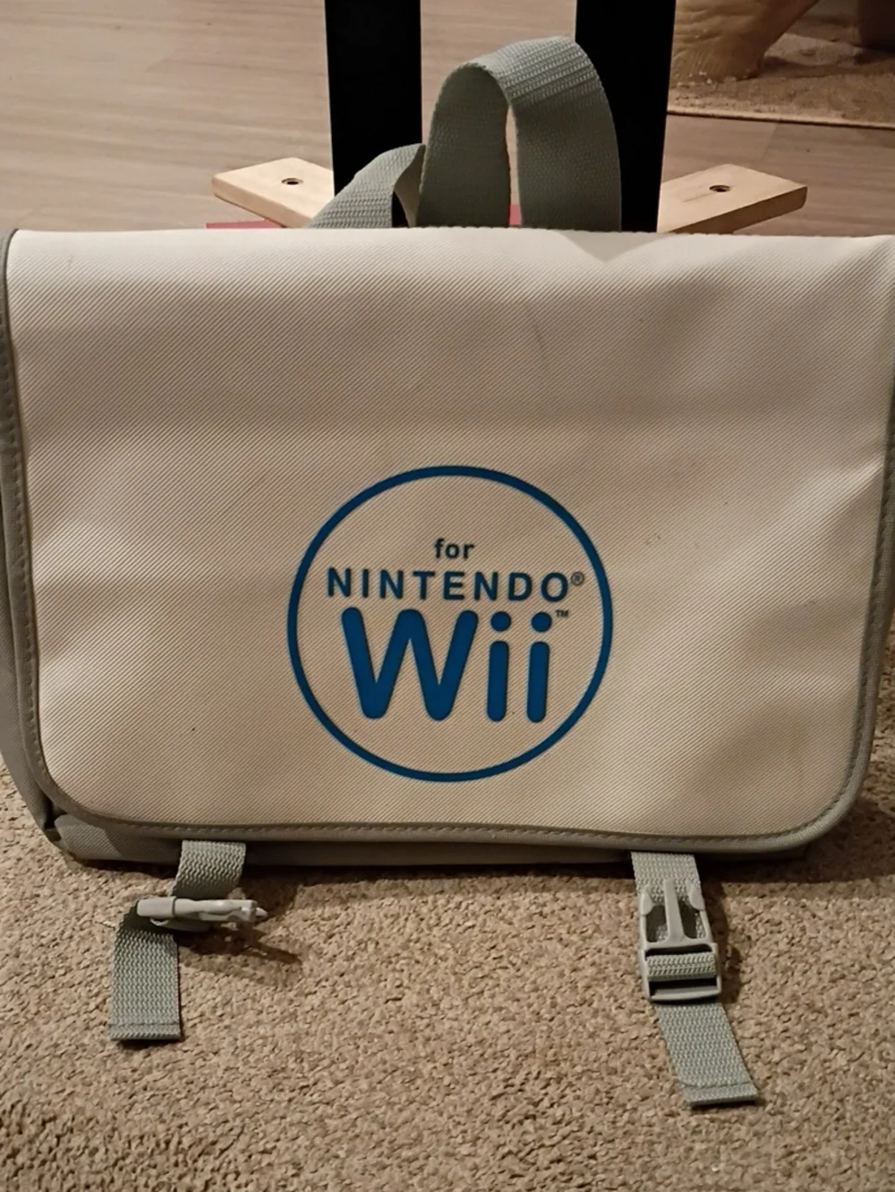 Nintendo Wii Carrying Bag in Light Gray and Blue Logo
