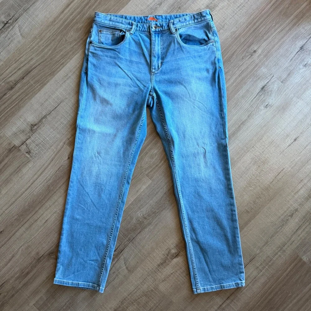 Tommy Bahama inseam logo