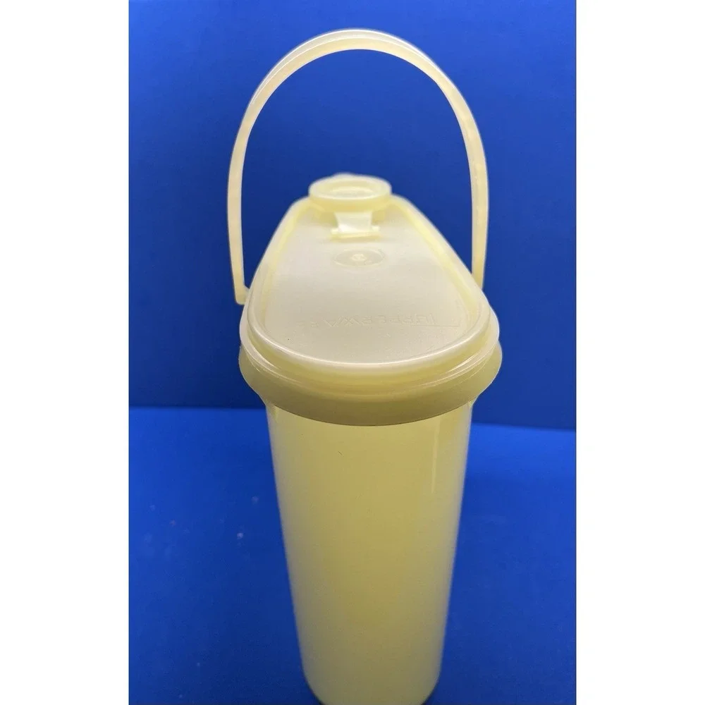 Vintage Tupperware Yellow‎ Store N Pour 32oz Pourable Container Lid Pitcher