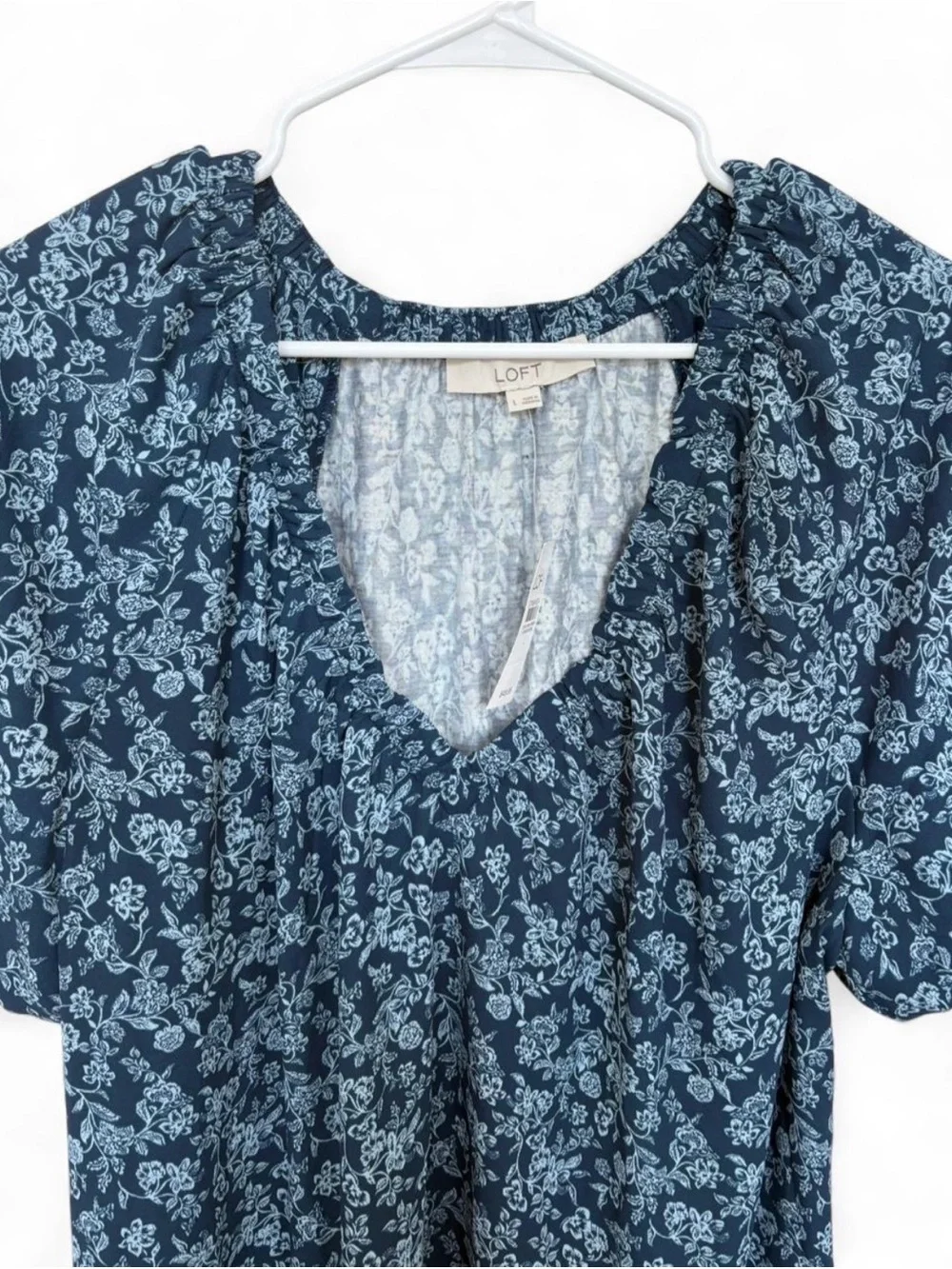 LOFT floral neck