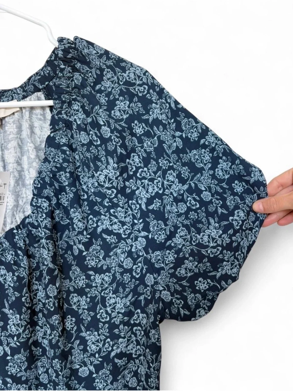 LOFT floral neck