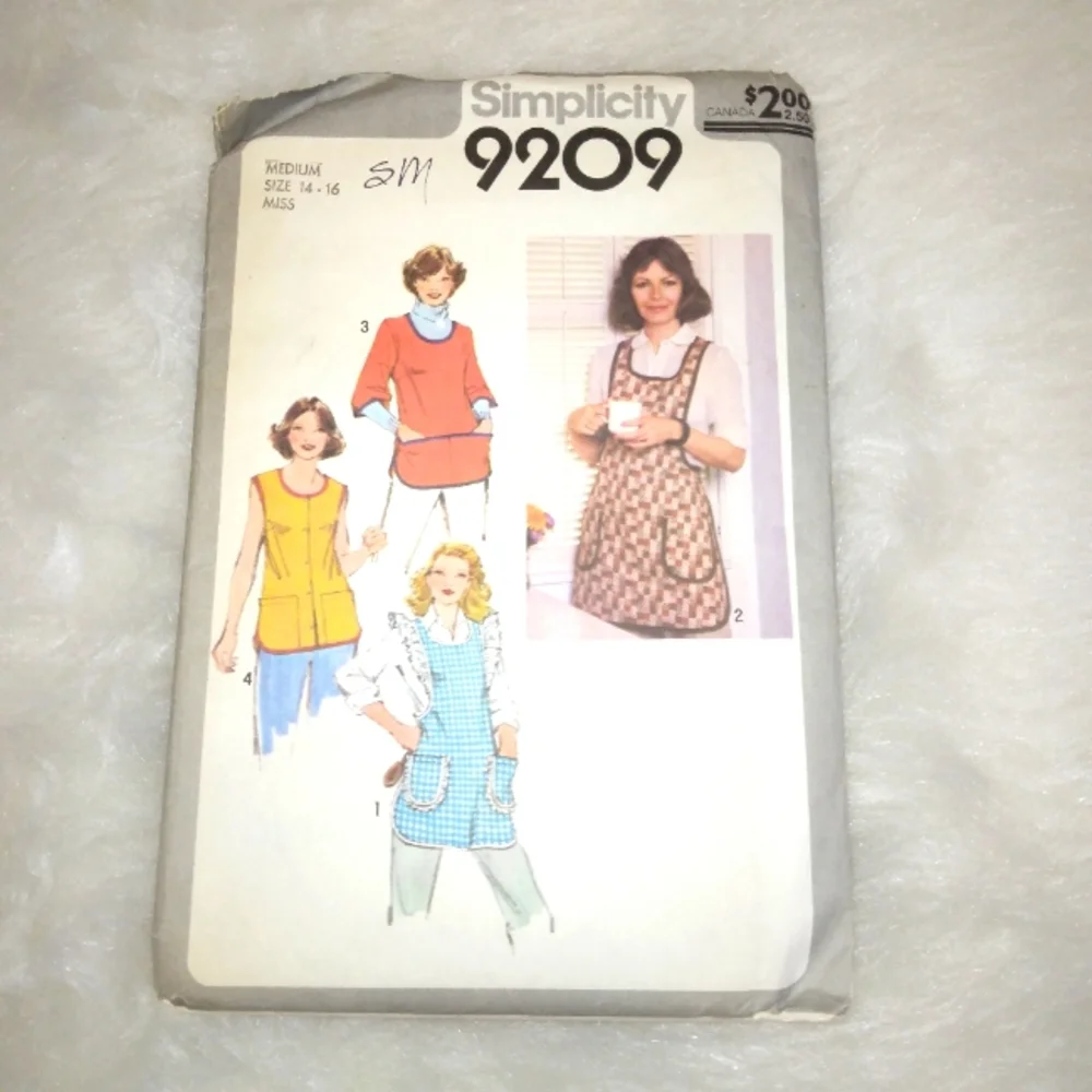 Simplicity 9209, 1970s Vintage  Apron Collection, size medium (14-16)