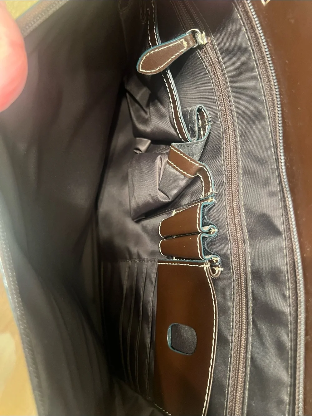 Lodis sleek leather