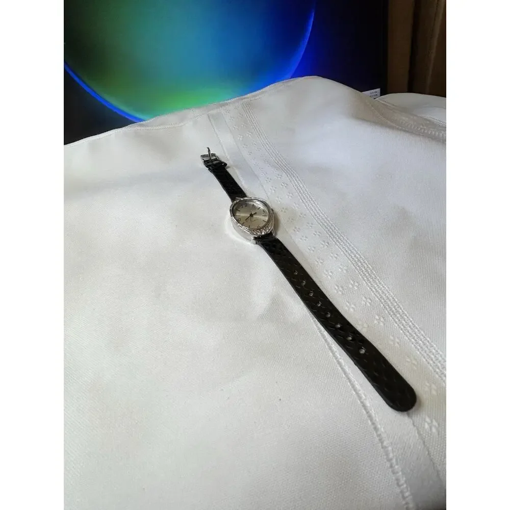 Women's Silver Analog Watch New Battery Arabic Numerals Oval Dial 2010s Casual