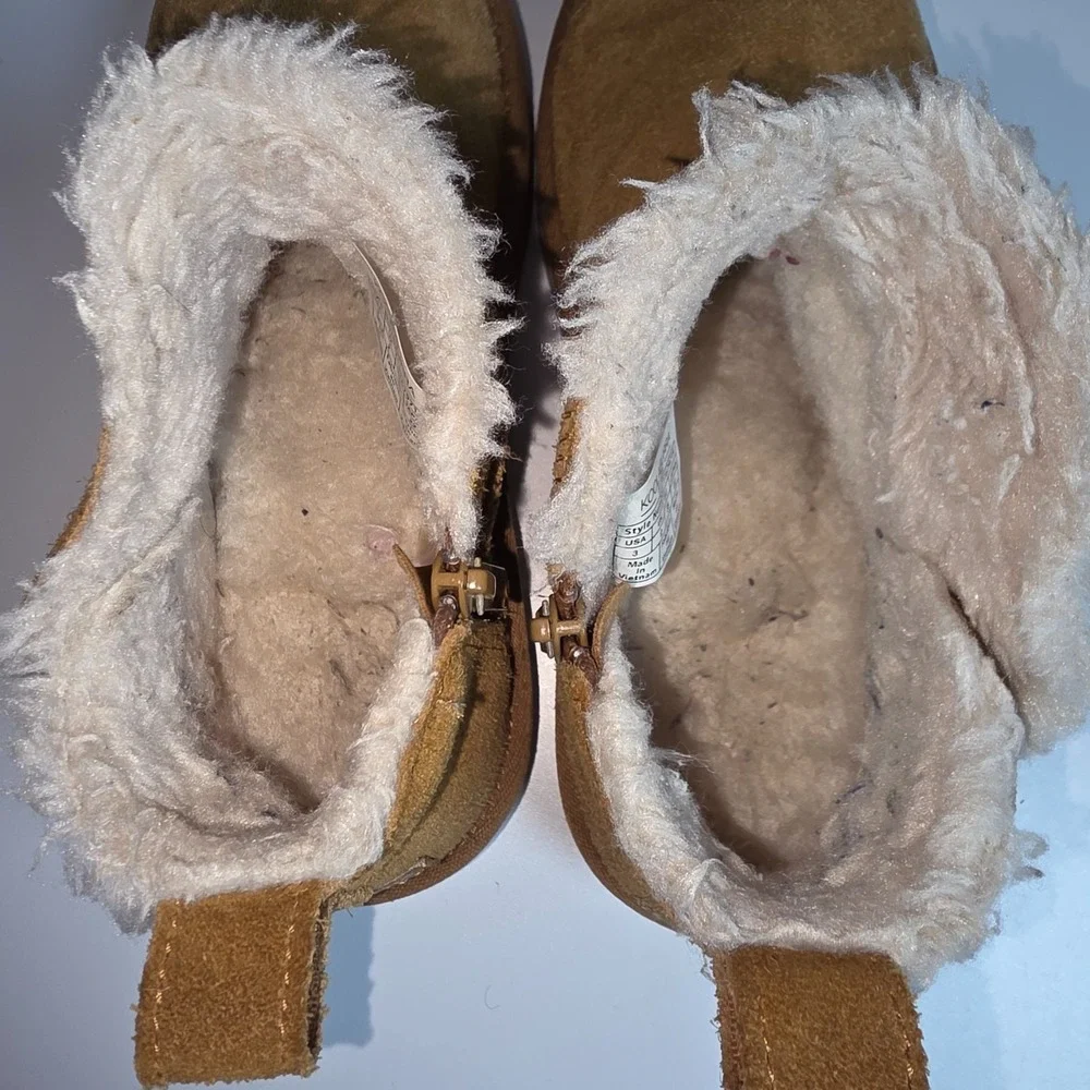 UGG off part sole