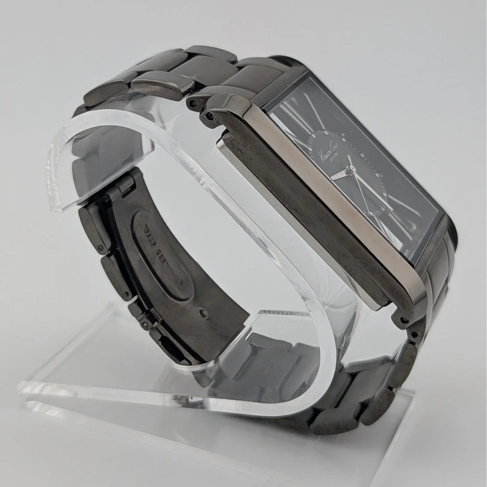 Kenneth Cole kenneth cole