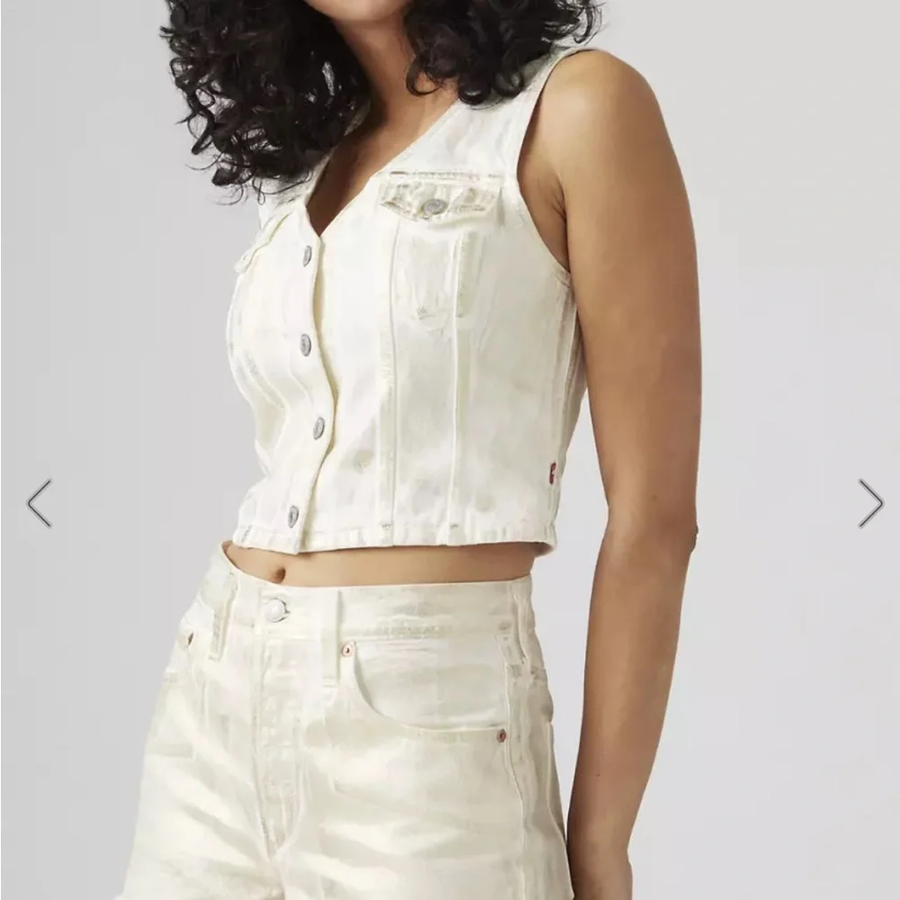 Levi's sleeveless cropped metallic Bella Denim Vest size M NWT