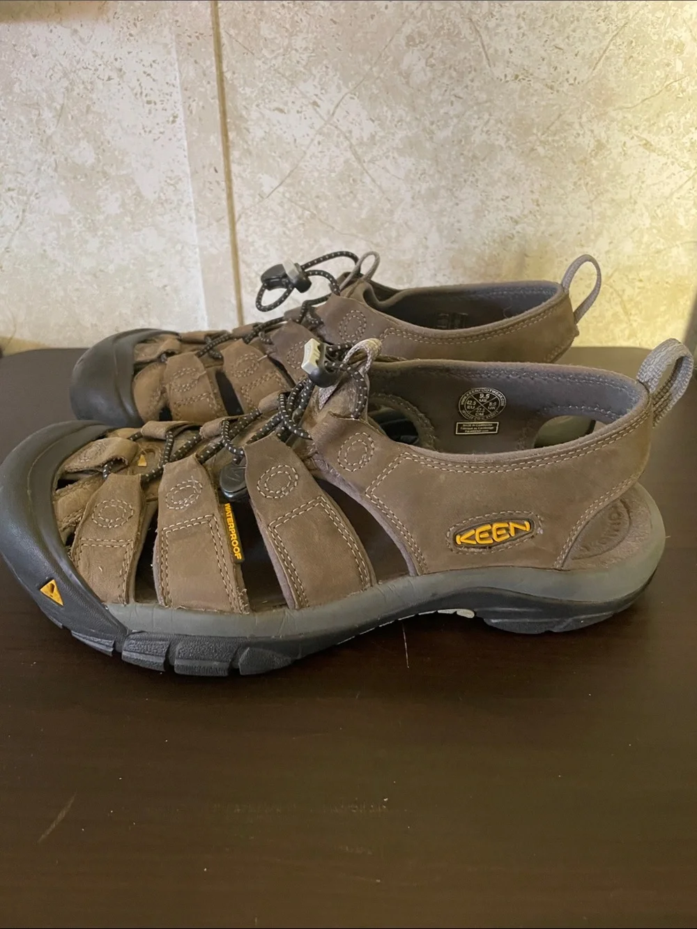 Keen men brown