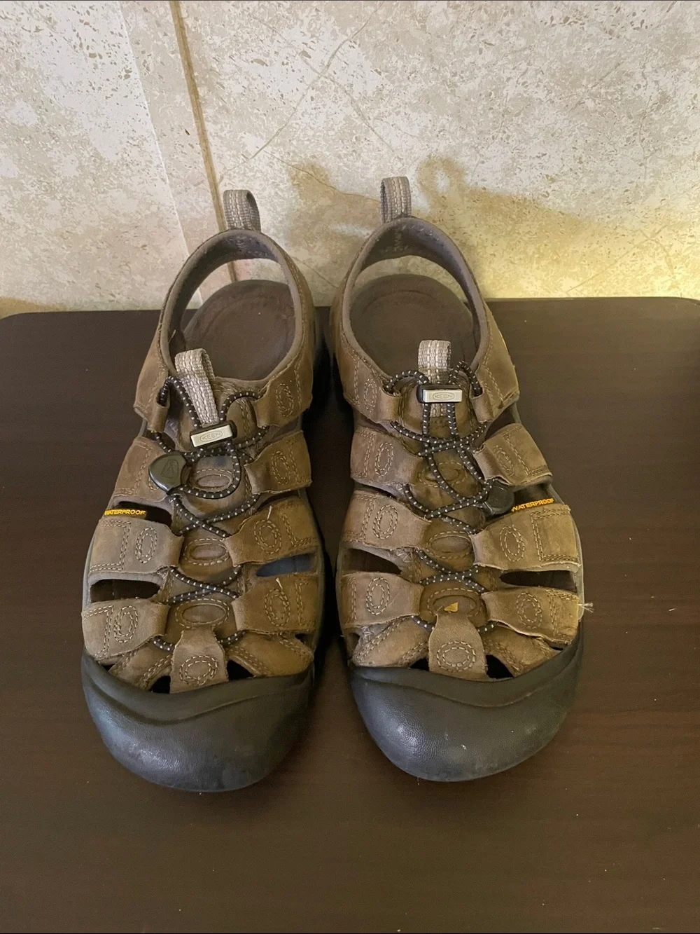 Keen men brown