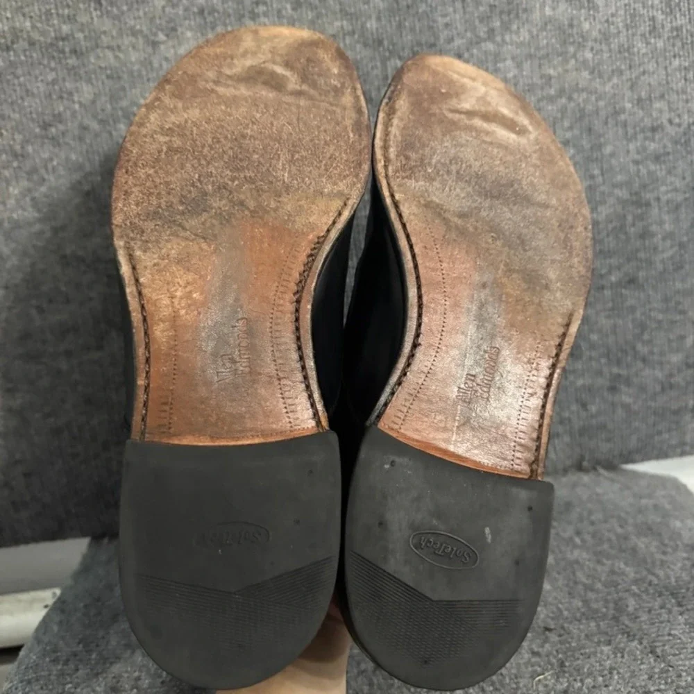 Allen Edmonds johns interior