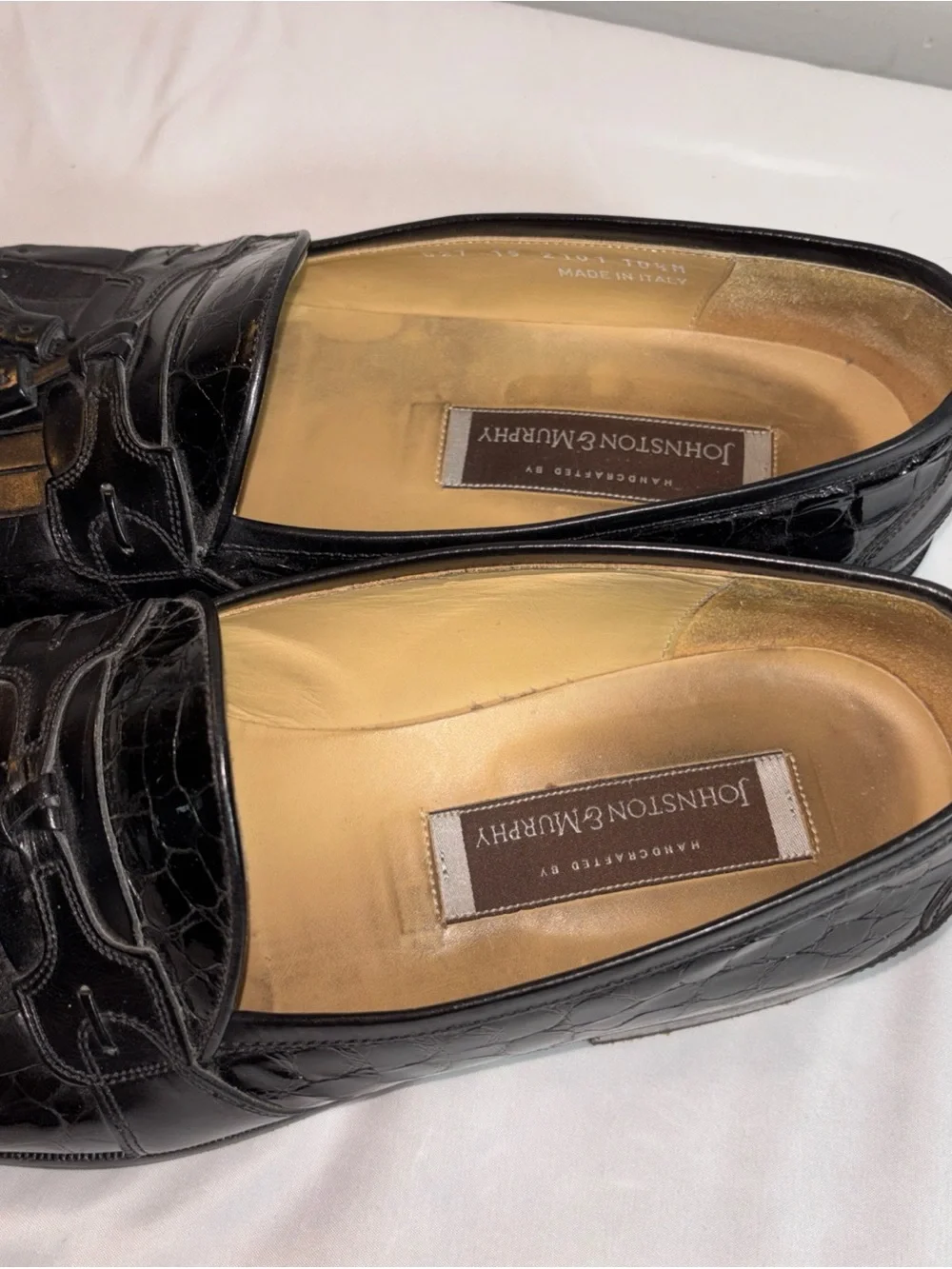 Johnston & Murphy croc embossed